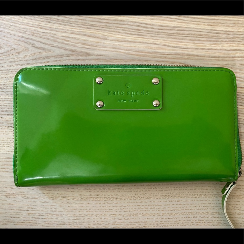 Kate spade green patent leather zip-top wallet